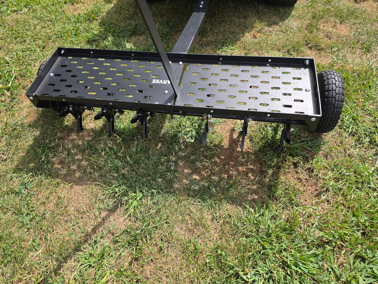 Garvee 48-Inch Tow Behind Plug Aerator,Pull Behind Aerator with Durable Steel Tines Lawn & Tray and Pneumatic Tires Tow Behind Spike Aerator for Lawn, Farm,Planting,Green customer photo 2
