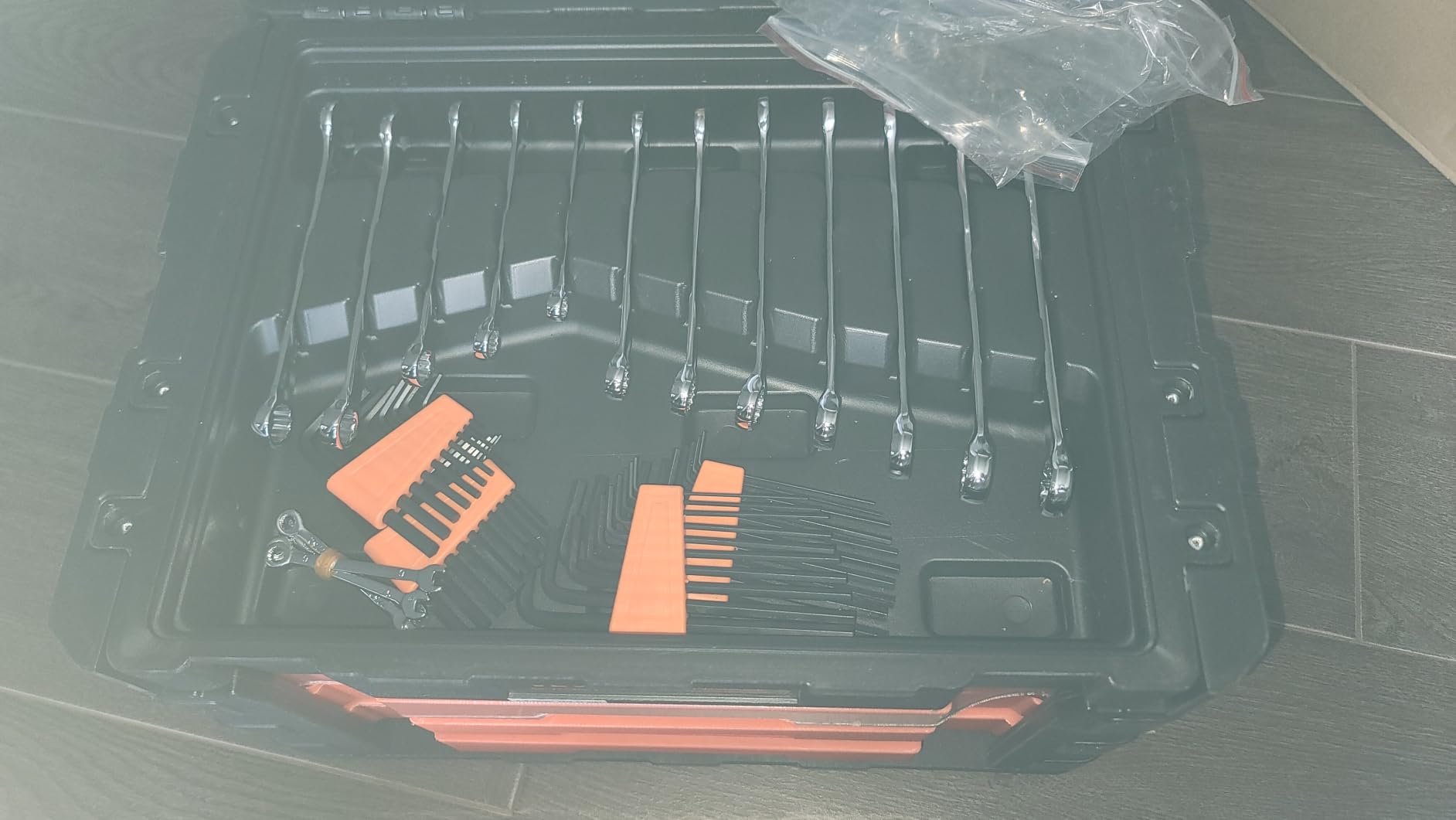 VEVOR Mechanics Tool Set, 314-Piece Mechanic Tool Kit, 1/4 in, 3/8 in, and 1/2 in Drive, Metric Socket Set, Wrenches, Screwdriver Bits, Accessories, and Storage Case, for Automotive and Home Repair customer photo 2