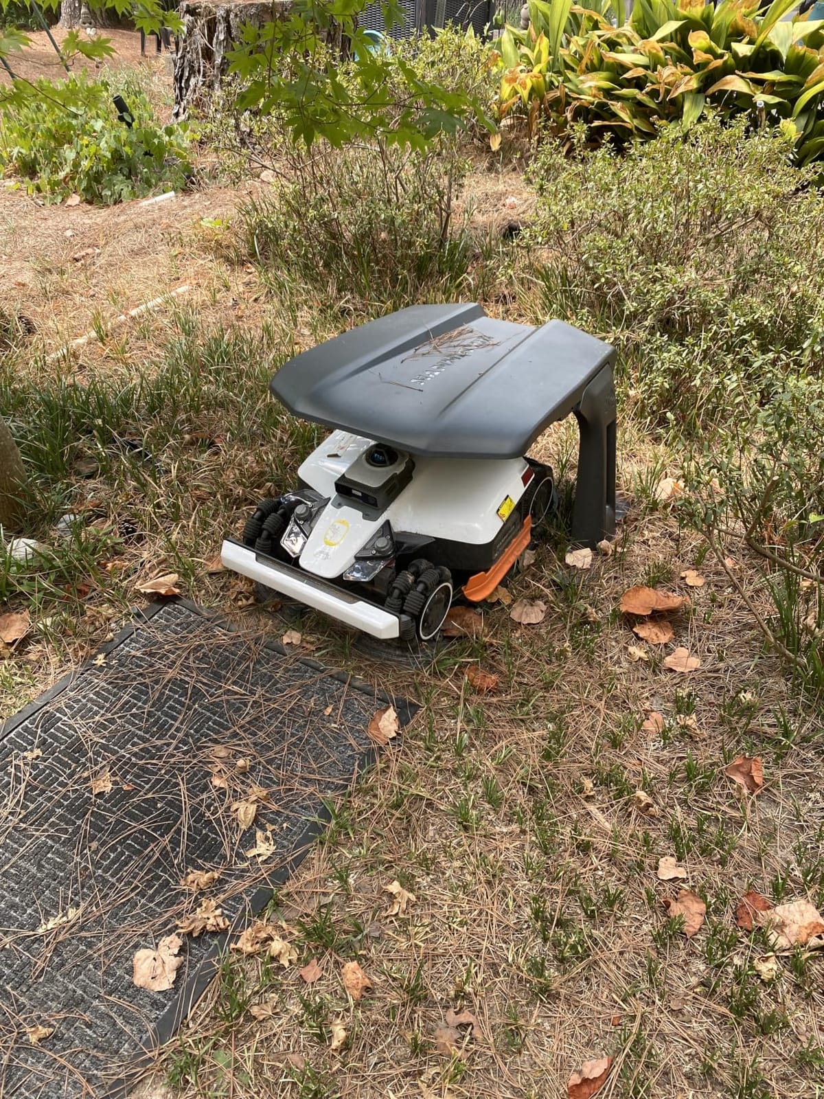 Mammotion LUBA 3 AWD 3000 Robot Lawn Mower, Perimeter Wire Free for 0.75 Acre, 360° LiDAR+NetRTK+AI Vision, All-Wheel-Drive for 80% Slopes, 30 Multi-Zone Management, Cutting Height 1.0