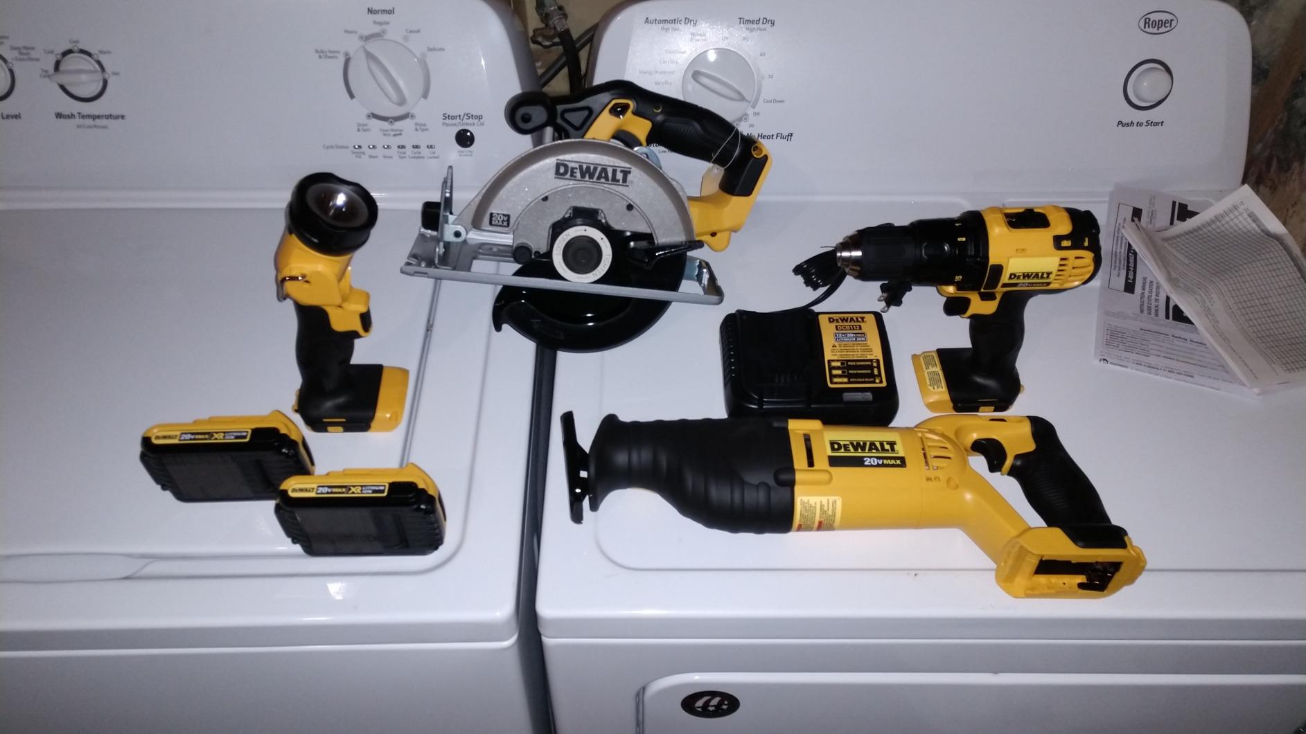 DEWALT 20V MAX Cordless Drill Driver and Circular Saw Combo Kit with 2 x 2 Ah Batteries and Charger, Contractor Bag (DCK252D2) customer photo 2