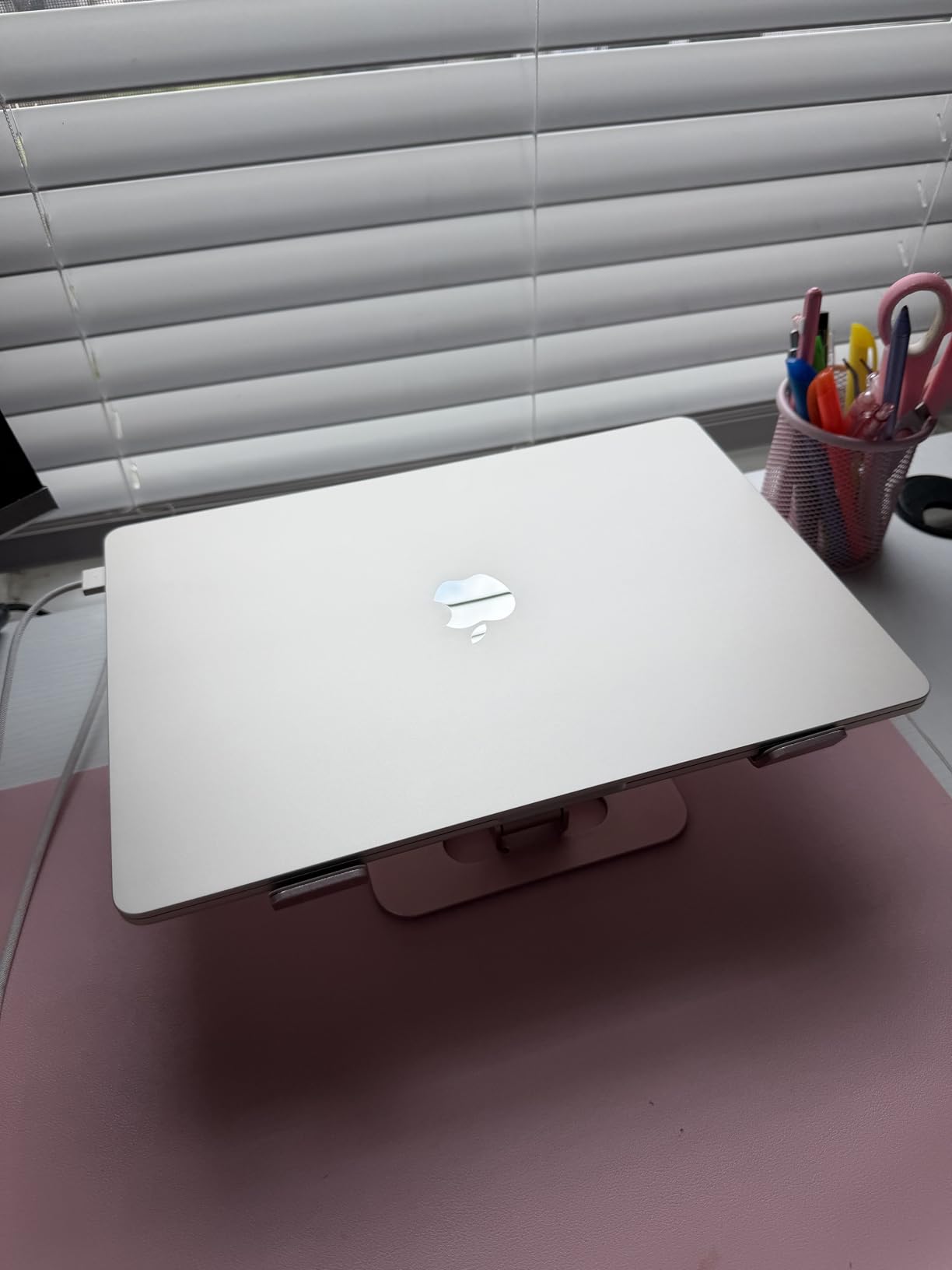 Apple 2026 MacBook Air 15-inch Laptop with M5 chip: Built for AI, 15.3-inch Liquid Retina Display, 16GB Unified Memory, 512GB SSD, 12MP Center Stage Camera, Touch ID, Wi-Fi 7; Silver customer photo 2