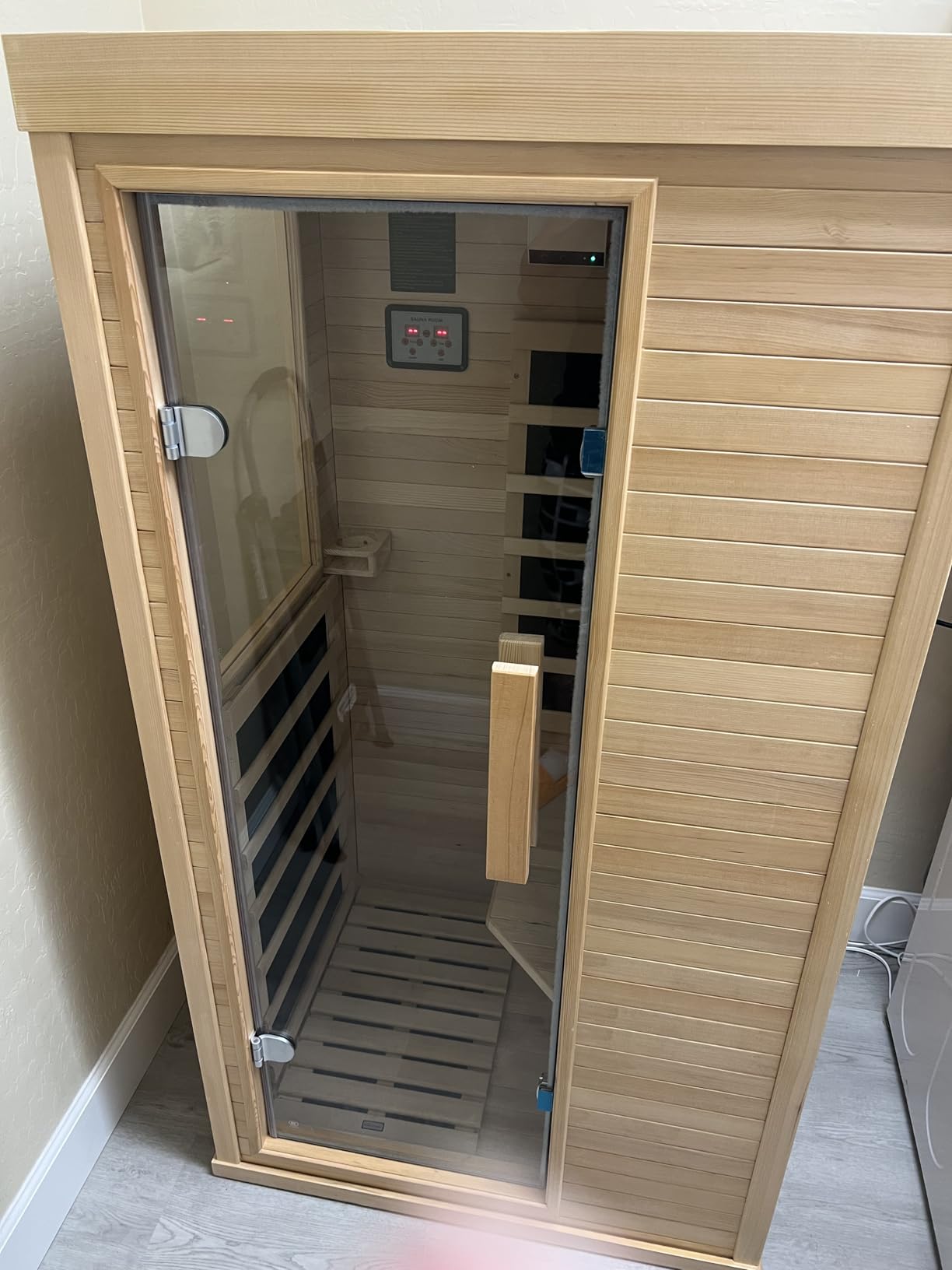 4-6 Person Outdoor Barrel Sauna with 6KW Electric Heater customer photo 1